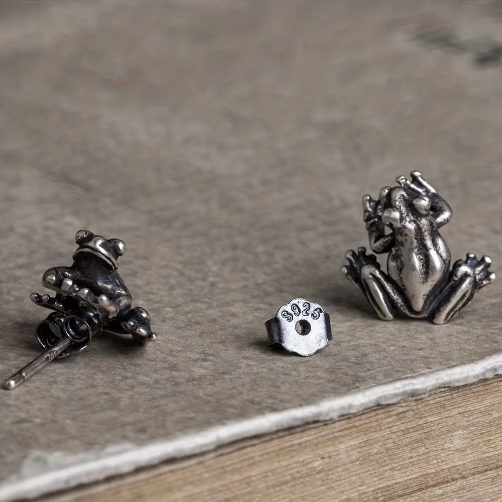 Retro Fashion Old Silver Frog Earrings