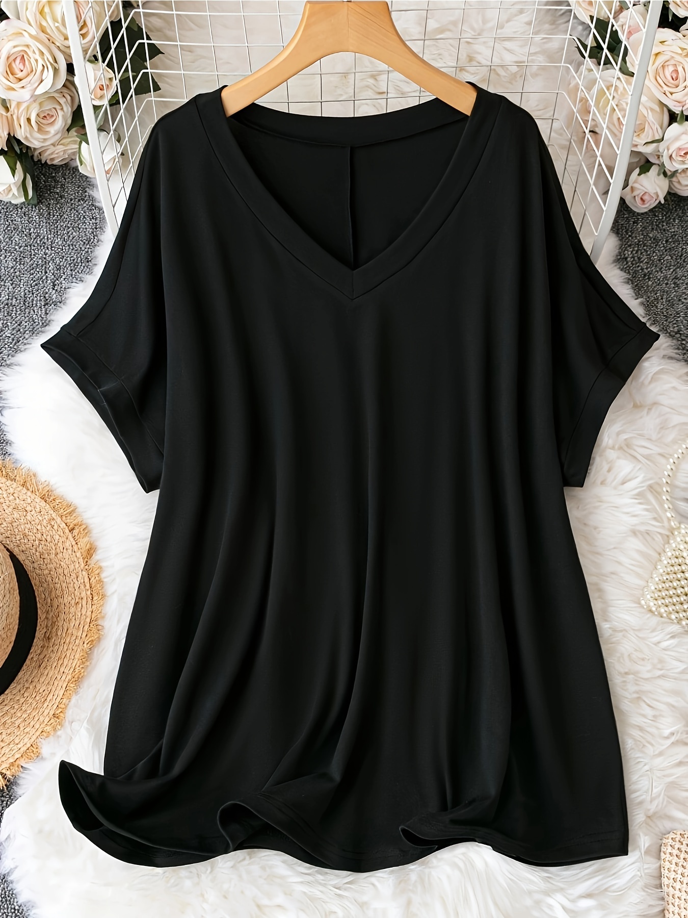 Plus Size Simple Solid T-Shirt, Casual V Neck Short Sleeve T-Shirt, Women's Plus Size Clothing