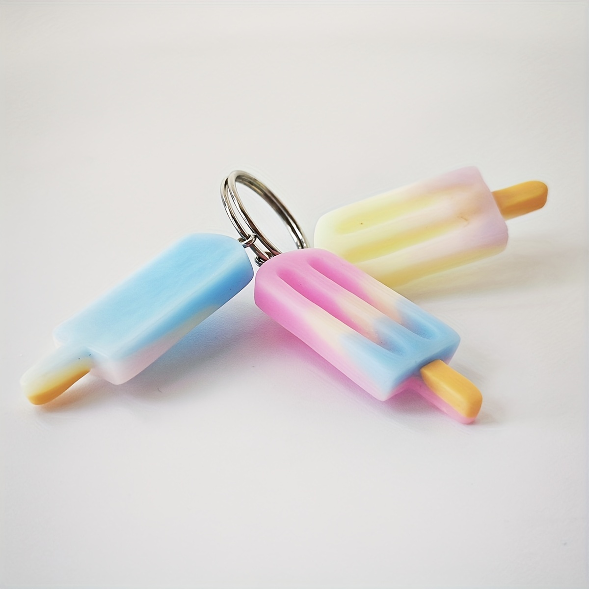 10pcs Cartoon Gradient Ice Cream with Hole Resin Pendant Summer Popsicle Charms DIY Handmade Jewelry Making Accessories for Necklace Bracelet