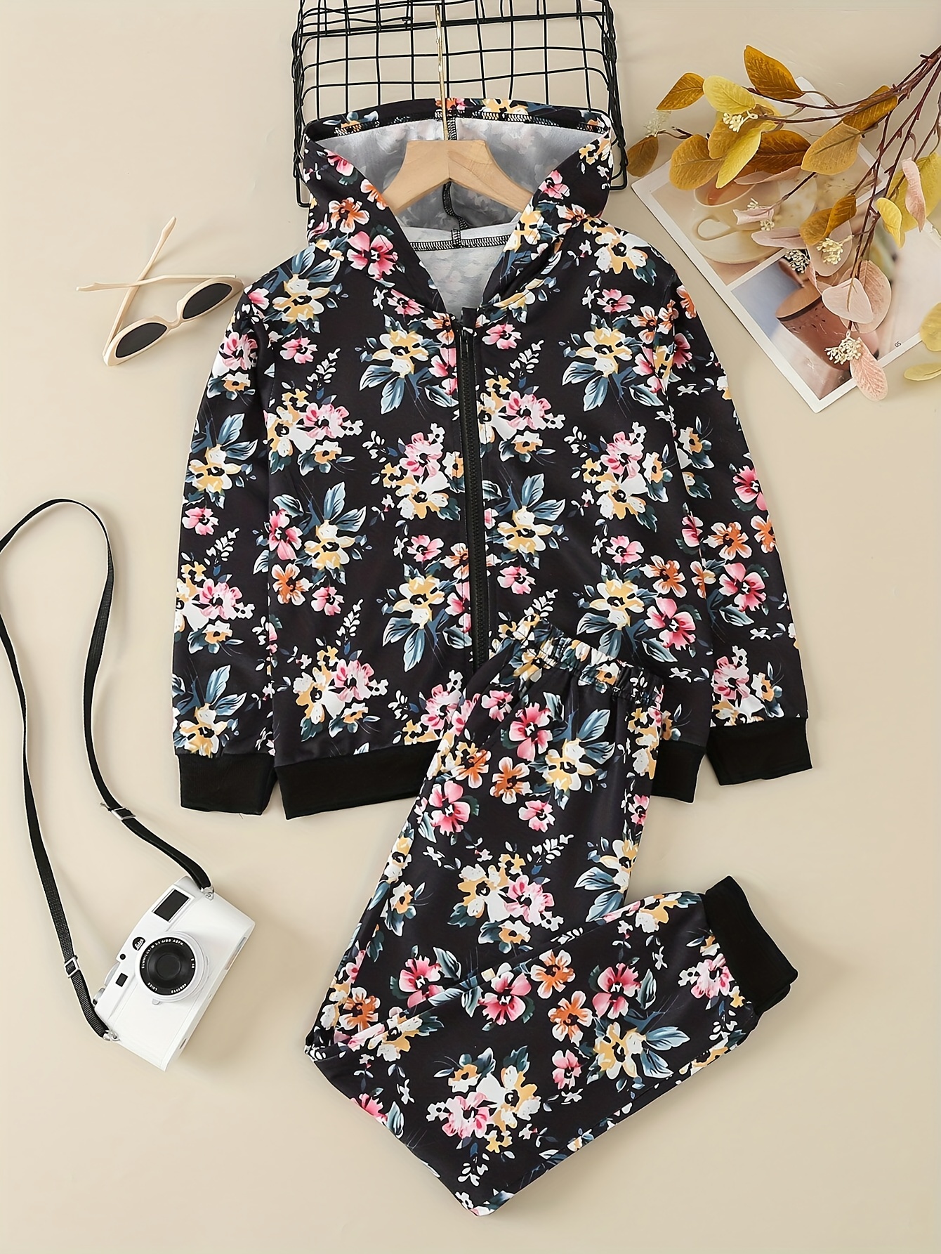 2-piece Toddler Girl Butterfly/Floral Print Colorblock Zipper Bomber Jacket and Elasticized Pants Set
