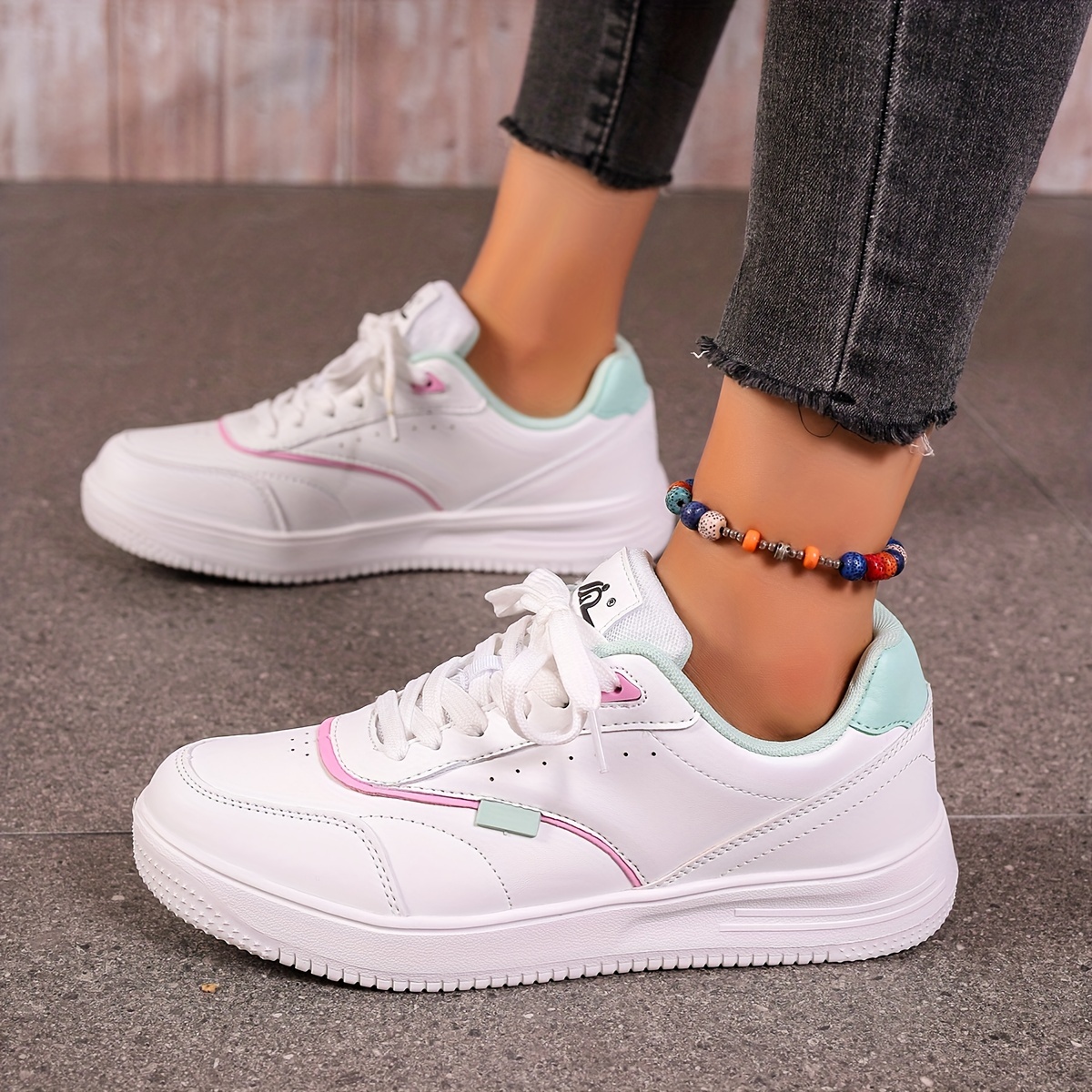 Women's Non Slip Lace Up Low Top Sneakers