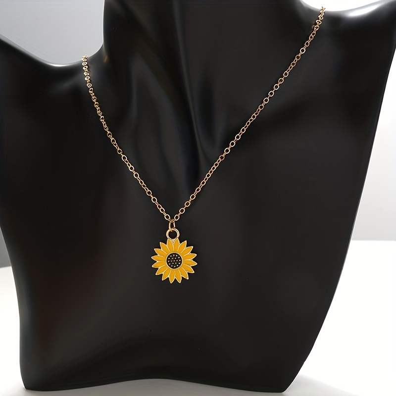 Small deals sunflower necklace