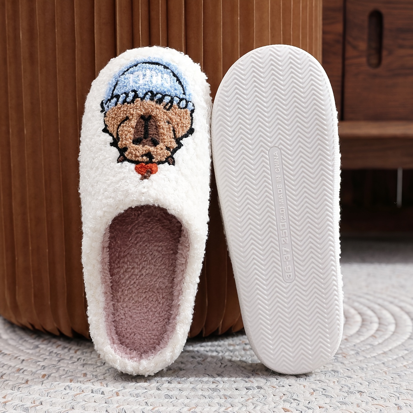 One Size US 5-10 New Lovely Capybara Slippers Womens Bedroom At