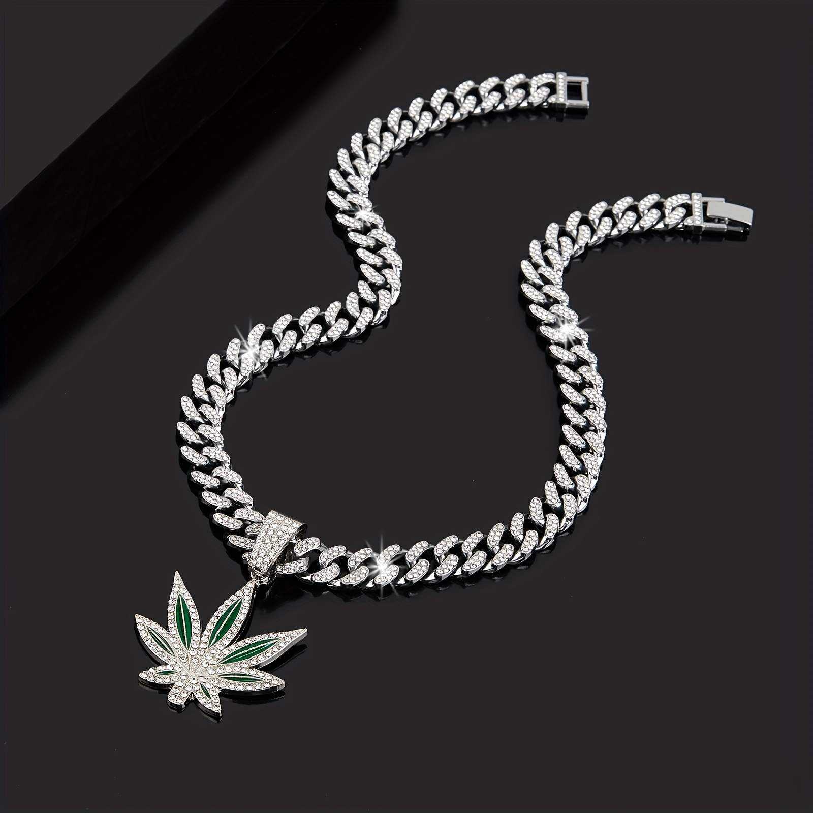 Hip Hop Iced Out Classic Retro Leaf Pendant