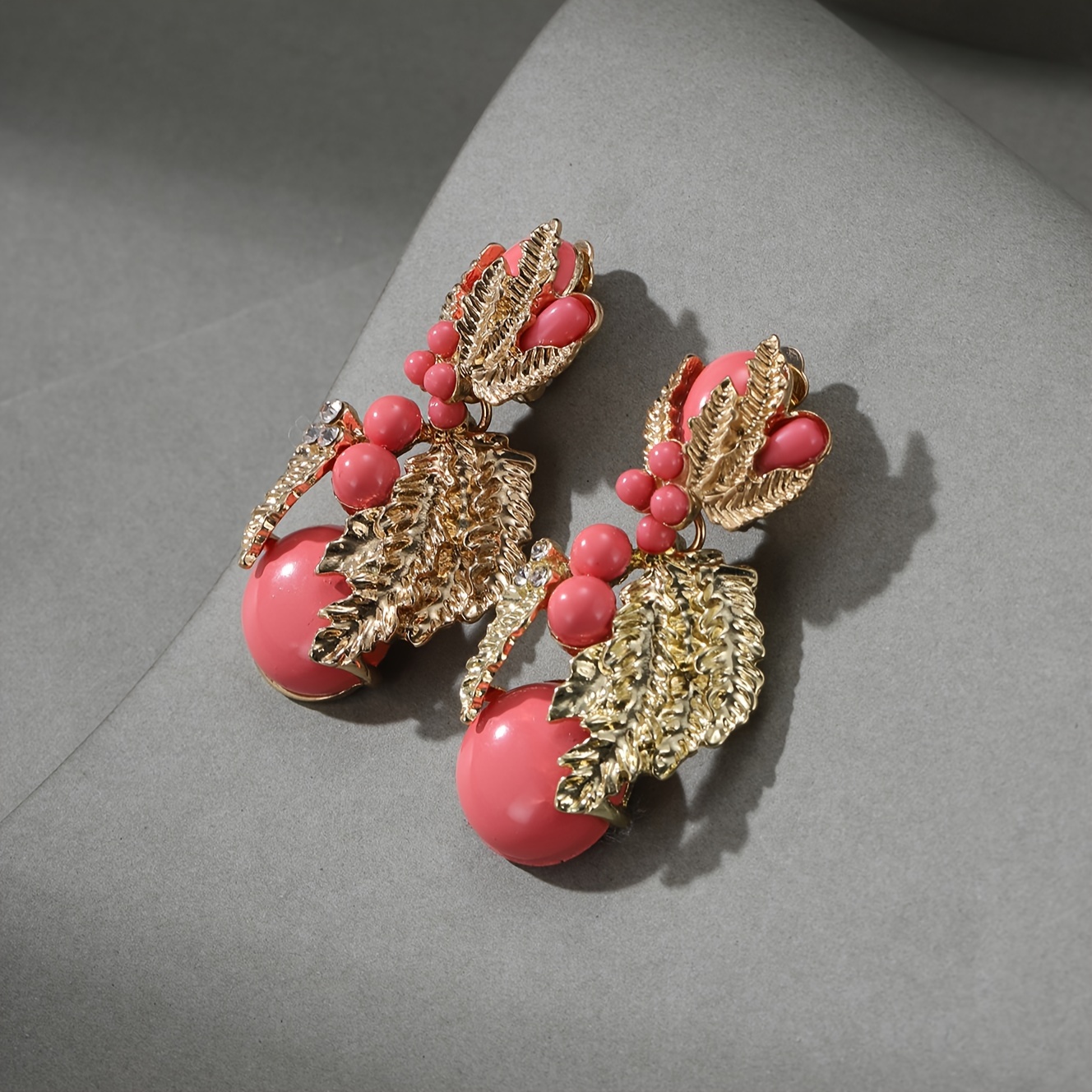 Vintage Elegant Sweet Resin Flower Ear Clips, A Pair