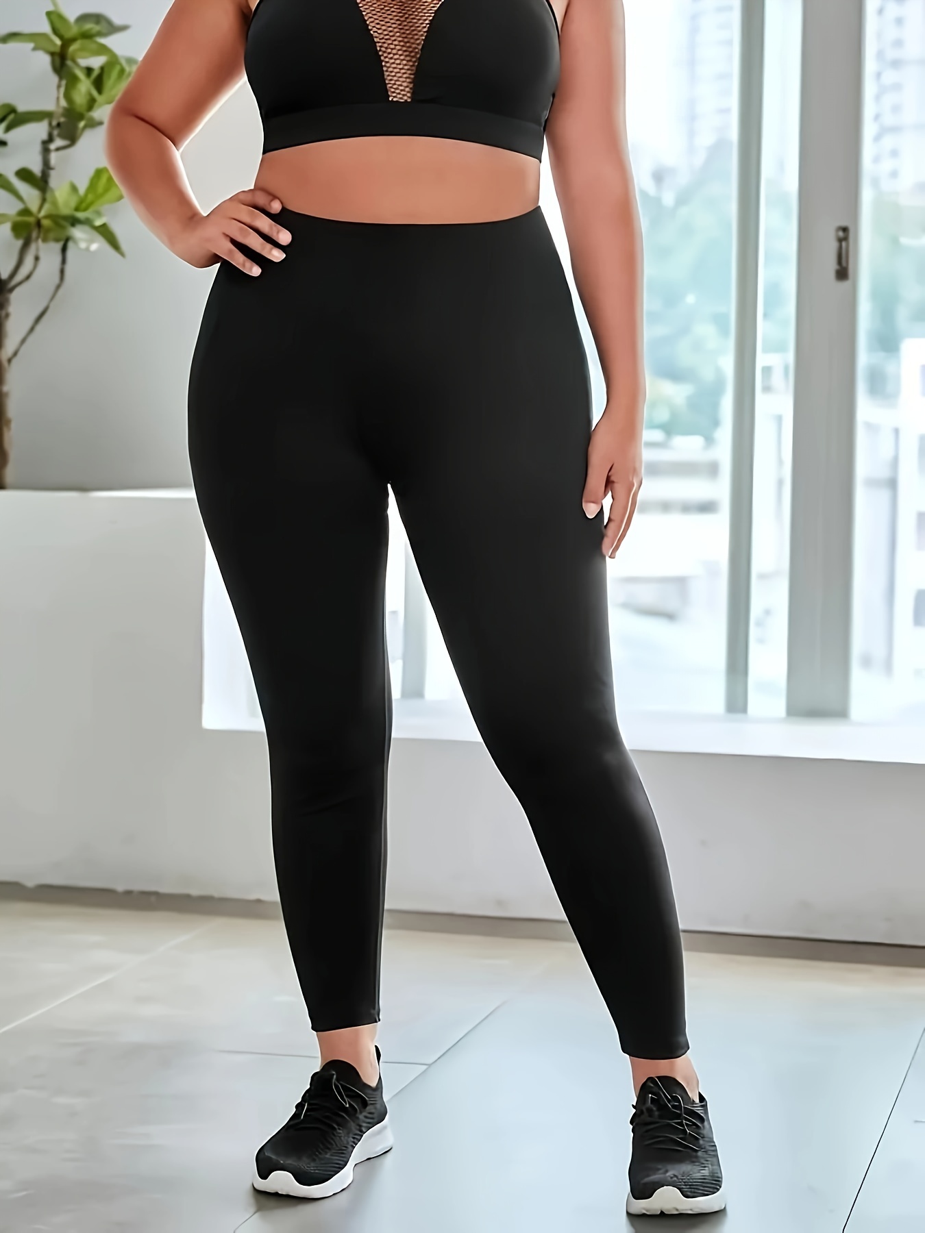 Plus Size Sports Leggings, Women's Plus Solid Wide Waistband Butt Lifting  High Stretch Yoga Pants With Phone Pockets