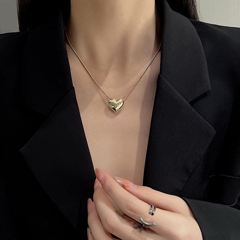 simple heart pendant necklace chic personality female collarbone chain light luxury design pendant 2