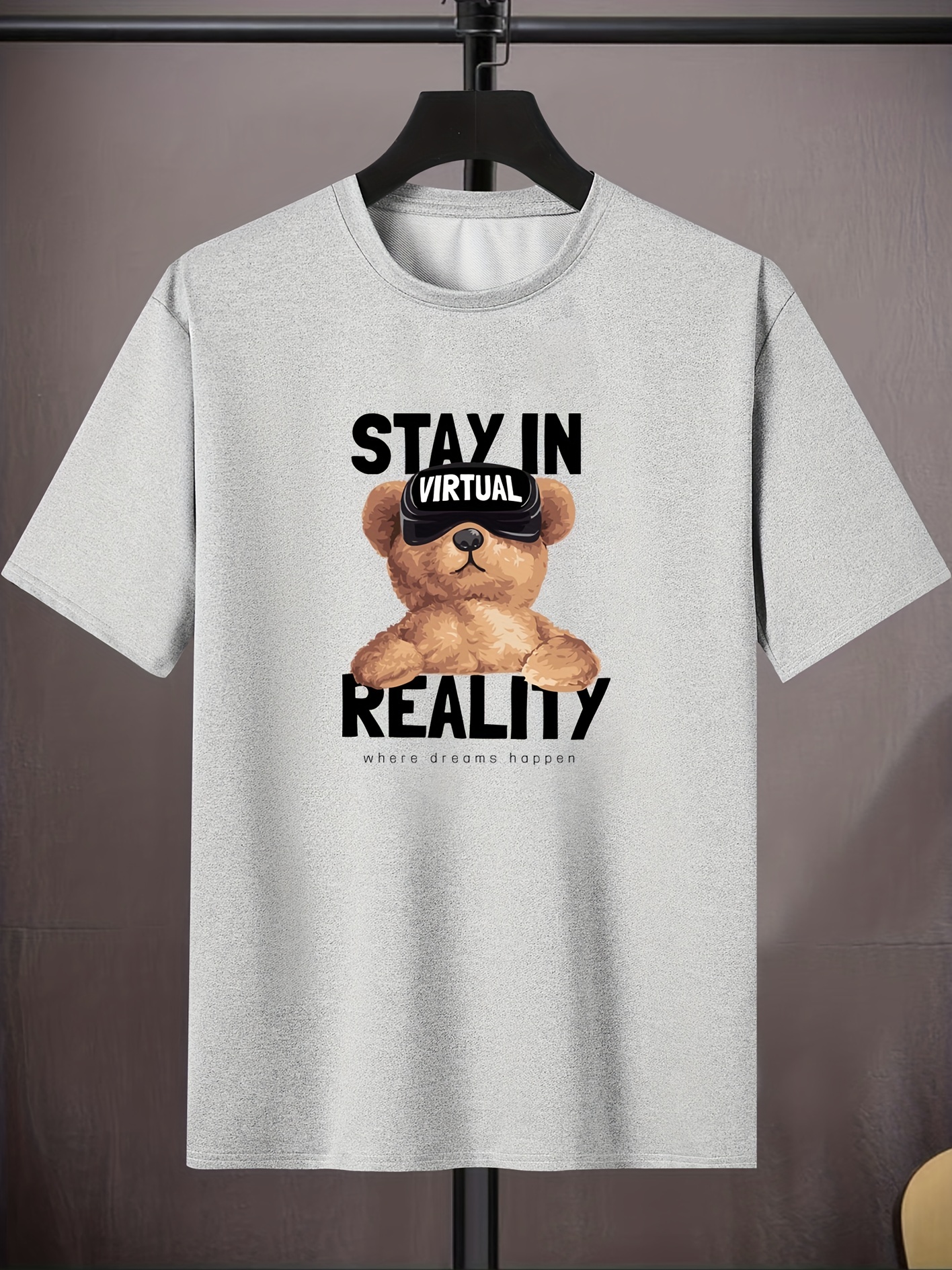 T-shirt grafica da uomo Stay In Virtual Reality Bear, maglietta casual  estiva taglie forti per uomo grande e alto - Temu Italy