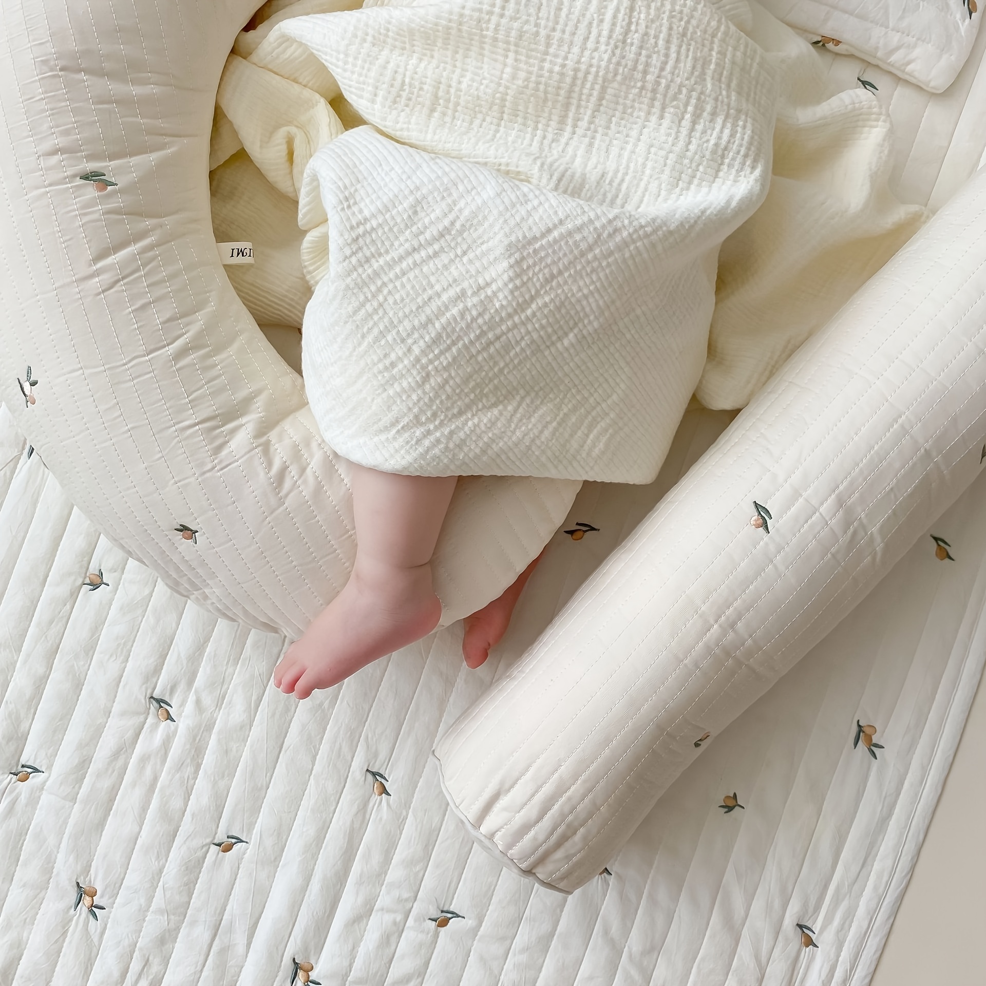 Quilted Embroidery Kissing Pillow for Baby Safety