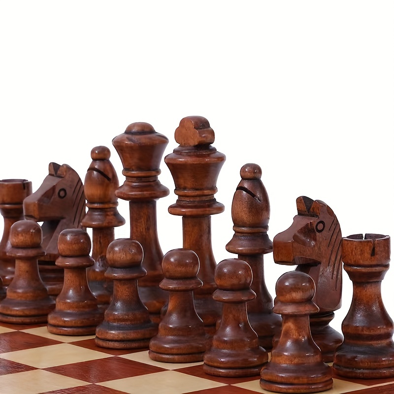 Um conjunto de 32 peças de xadrez de madeira maciça de 4 polegadas,  tabuleiro de xadrez de couro - Temu Portugal