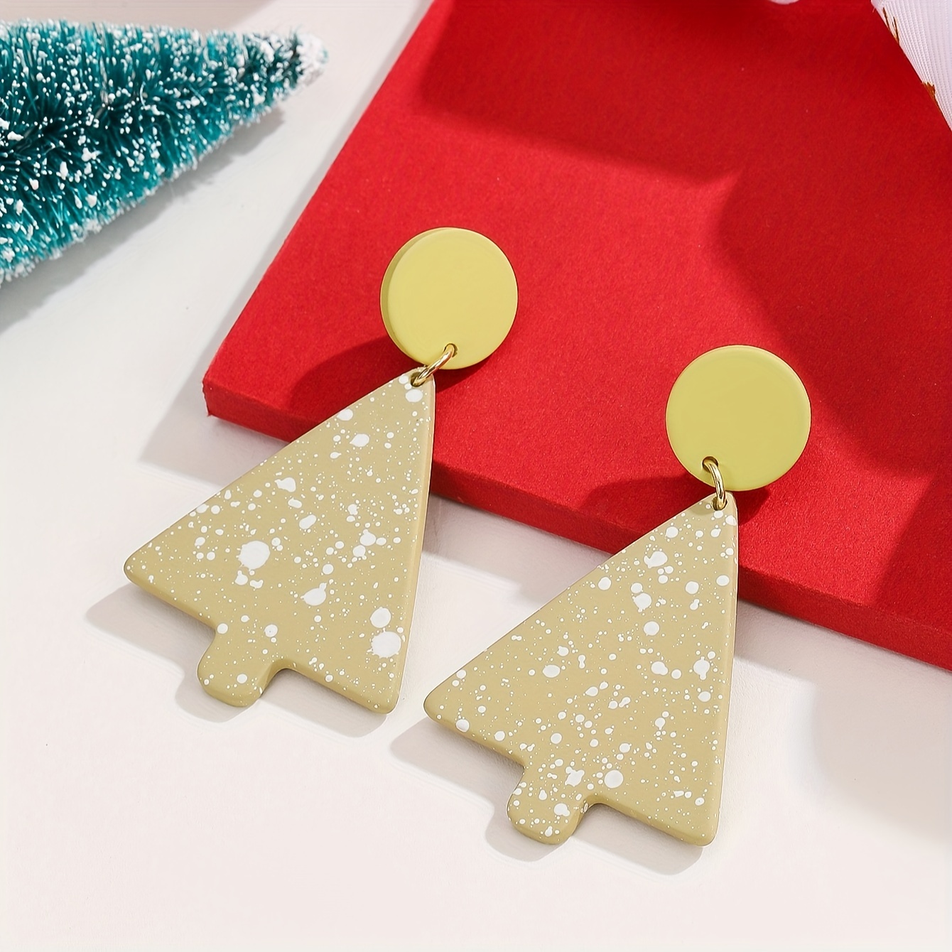 Dangle christmas ornaments