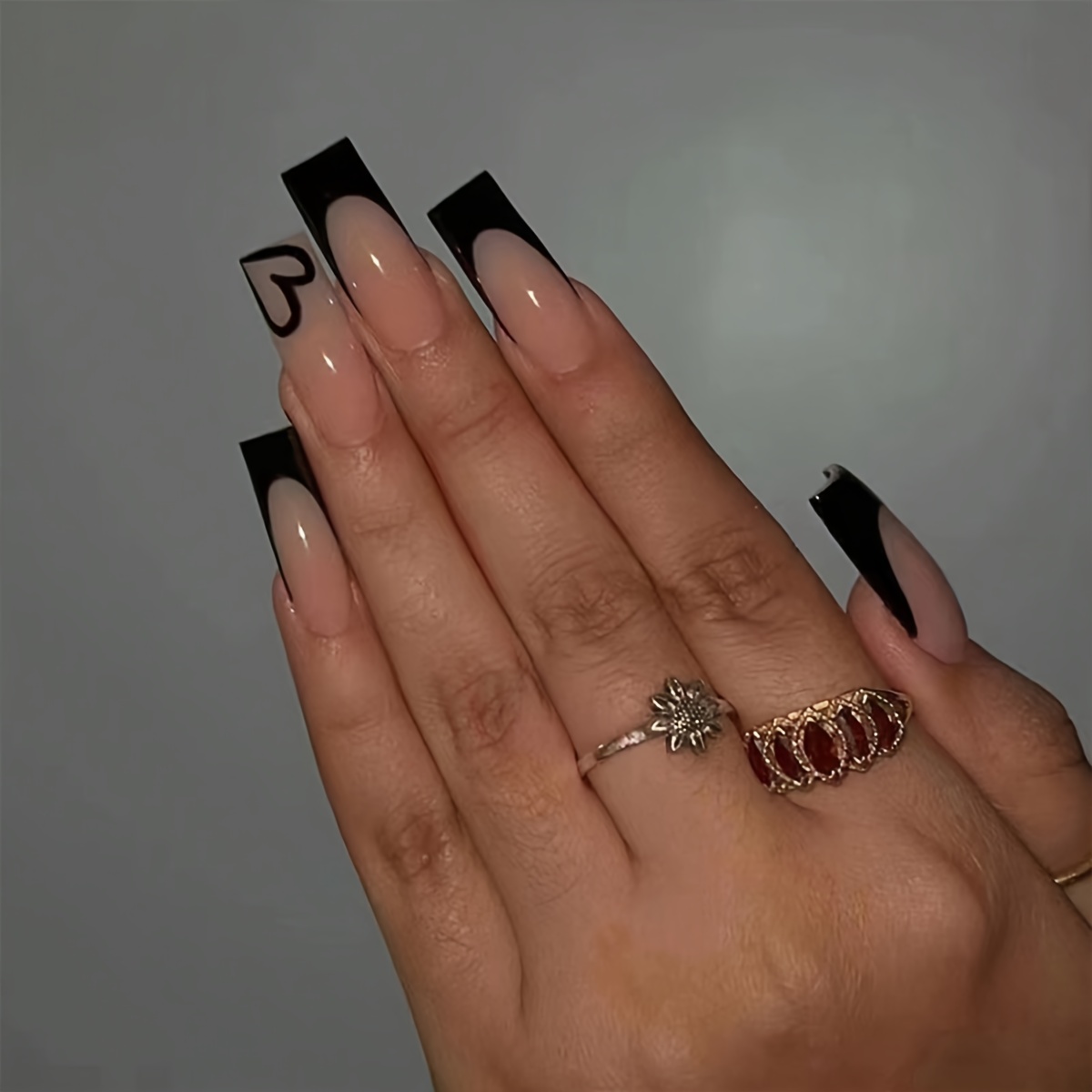 Cute white online acrylic nails