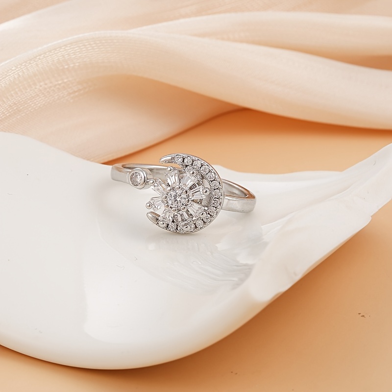 Rotating Daisy Moon Crystal Spinning Ring, Adjustable Anxiety Ring