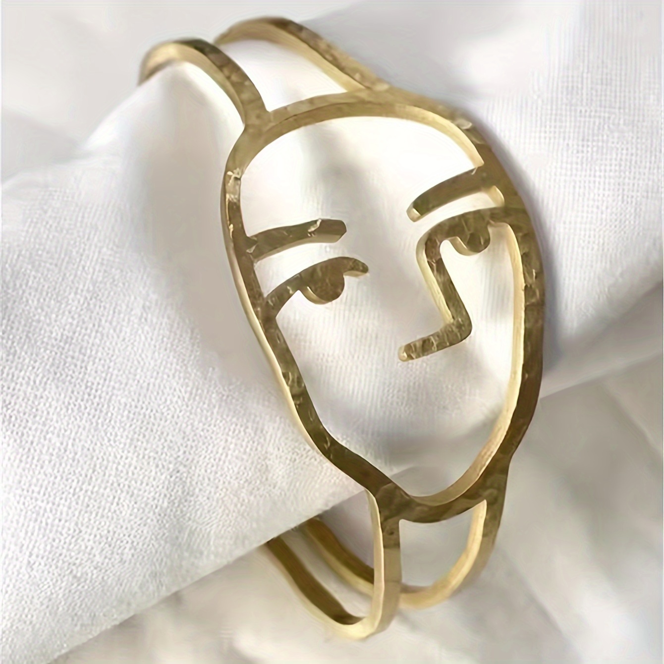 

Creative Hollow Face Design Cuff Bangle Cuff Bracelet Iron 14k Plated Jewelry Vintage Punk Style Personality Female Hand Jewelry