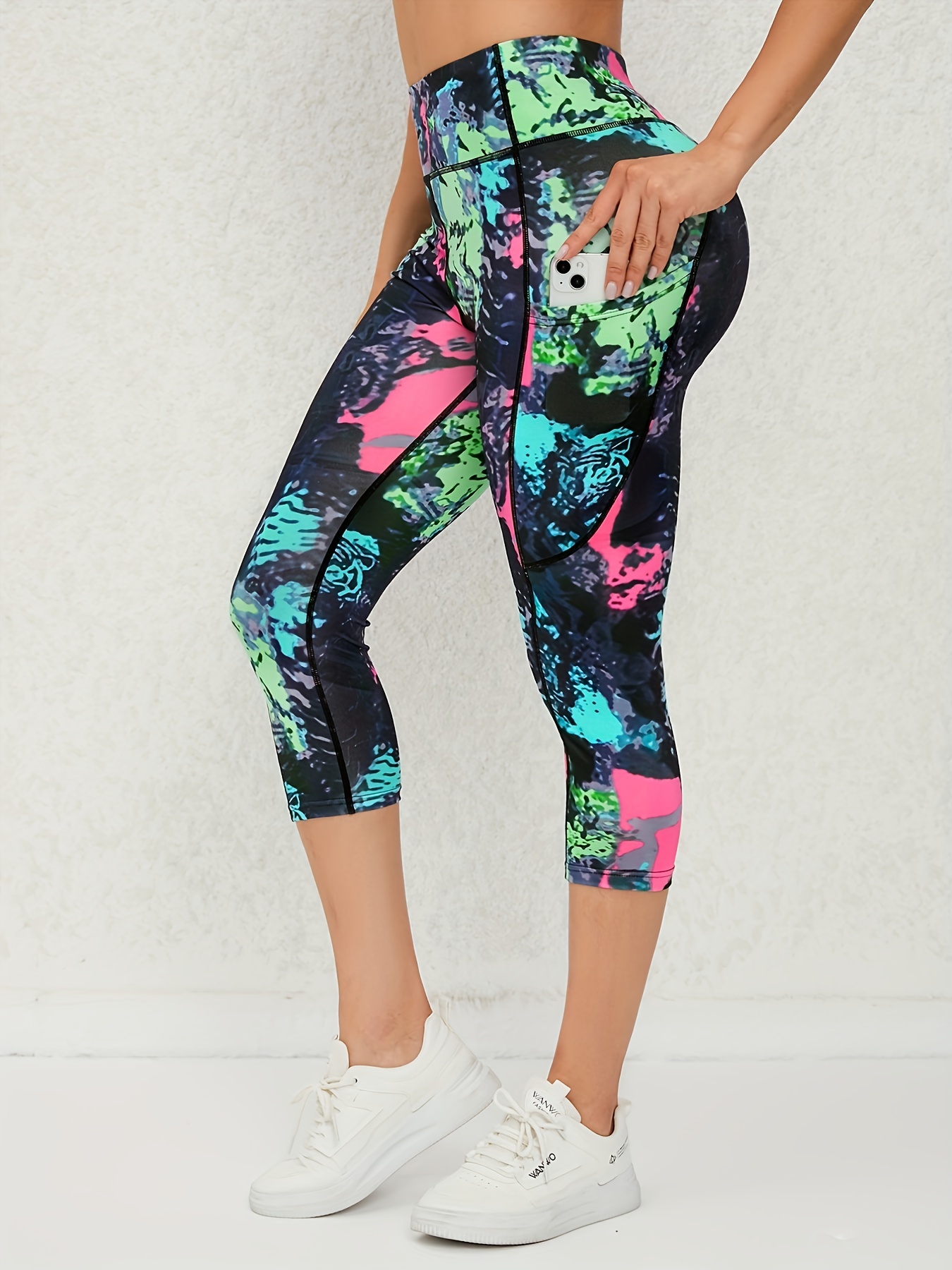 Women Gym Legging With Pockets - Floral Print
