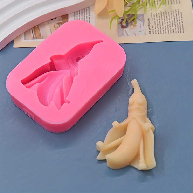 CLAY BANANA-BAKING MOLD