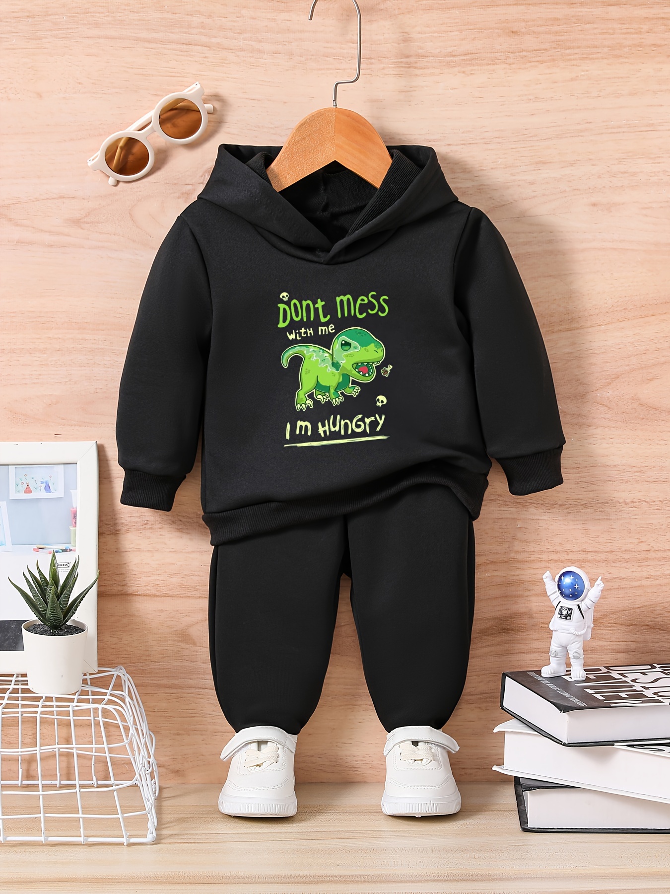 2-piece Toddler Boy Allover Print Pullover Sweatshirt and Letter Print Pants Set