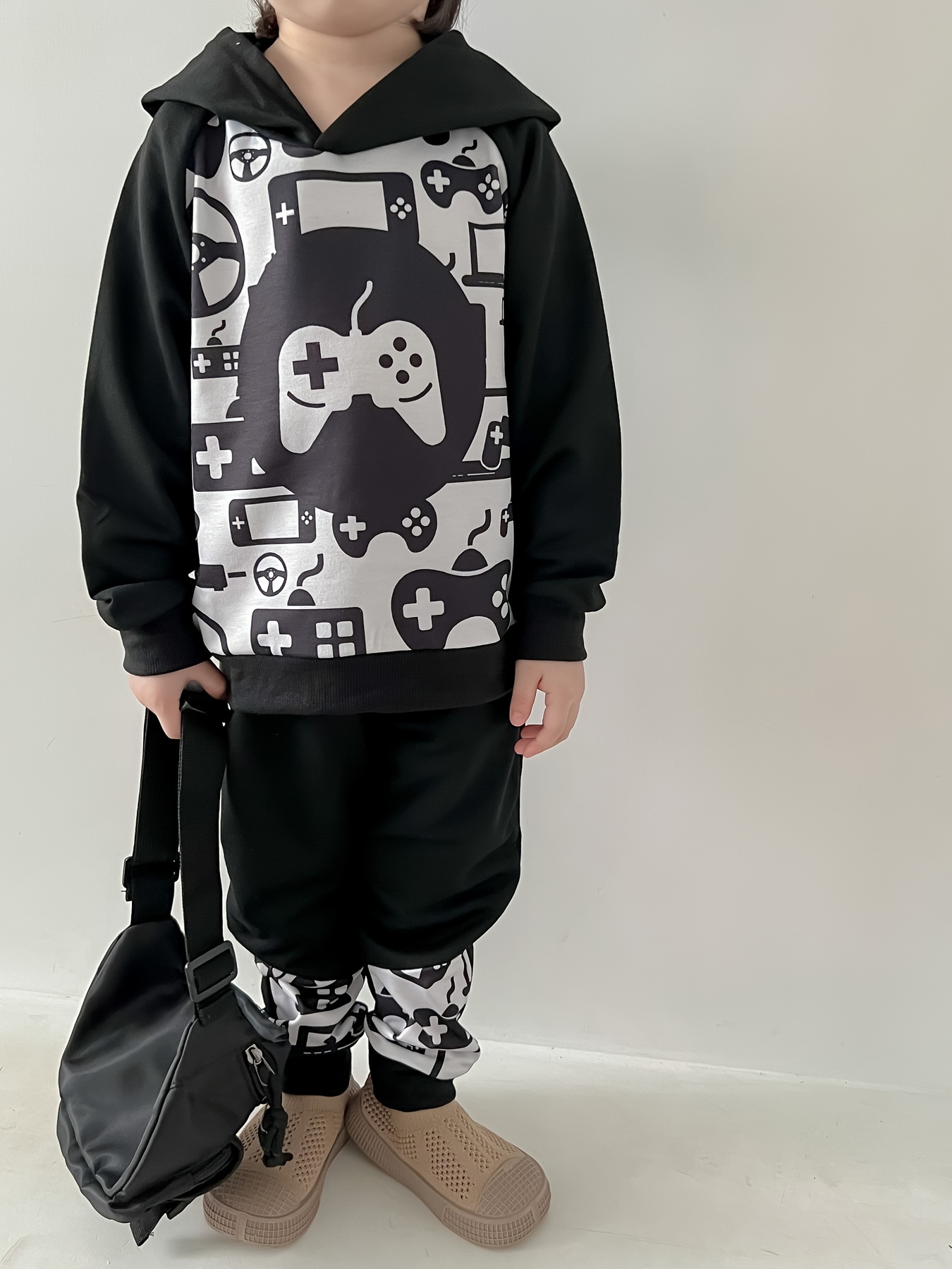 2-piece Toddler Boy Allover Geometric Print Stand Collar Zipper Sweatshirt and Elasticized Cargo Pants with Pocket Set