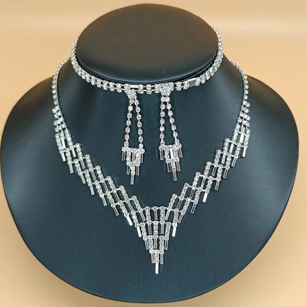 Elegant Jewelry Set With Pendant Necklace & Long Drop Earrings