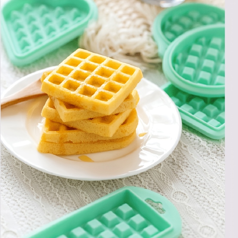 Flexible Silicone Mould - 18 Round Mini Waffles Ø 4cm - 30 x 17,5cm -  Silikomart - Meilleur du Chef