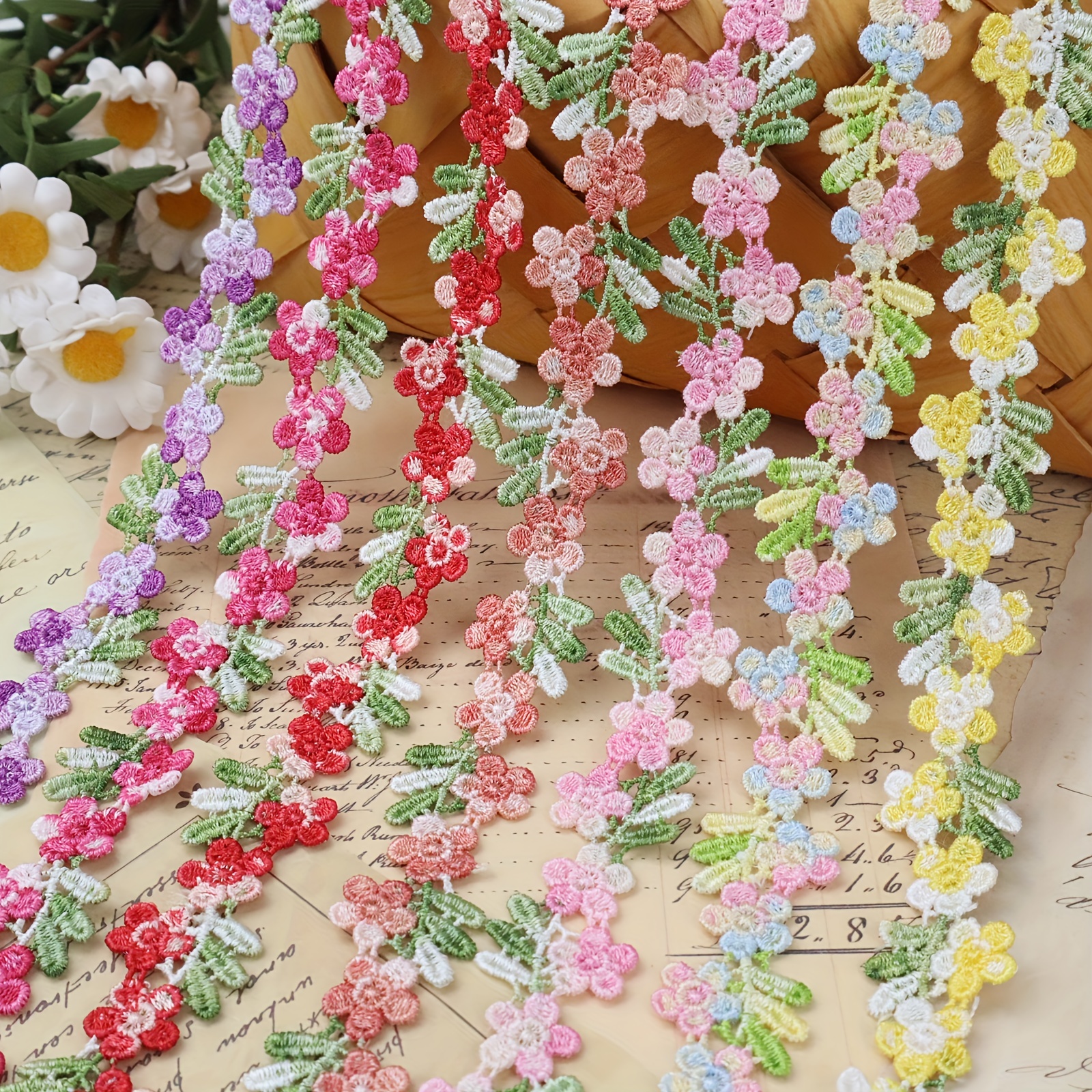  The Yard - Tela de encaje bordada colorida con flores florales  de 15.7 pulgadas de ancho, para coser en apliques, parches por yarda, para  ropa hecha a mano, vestido de noche