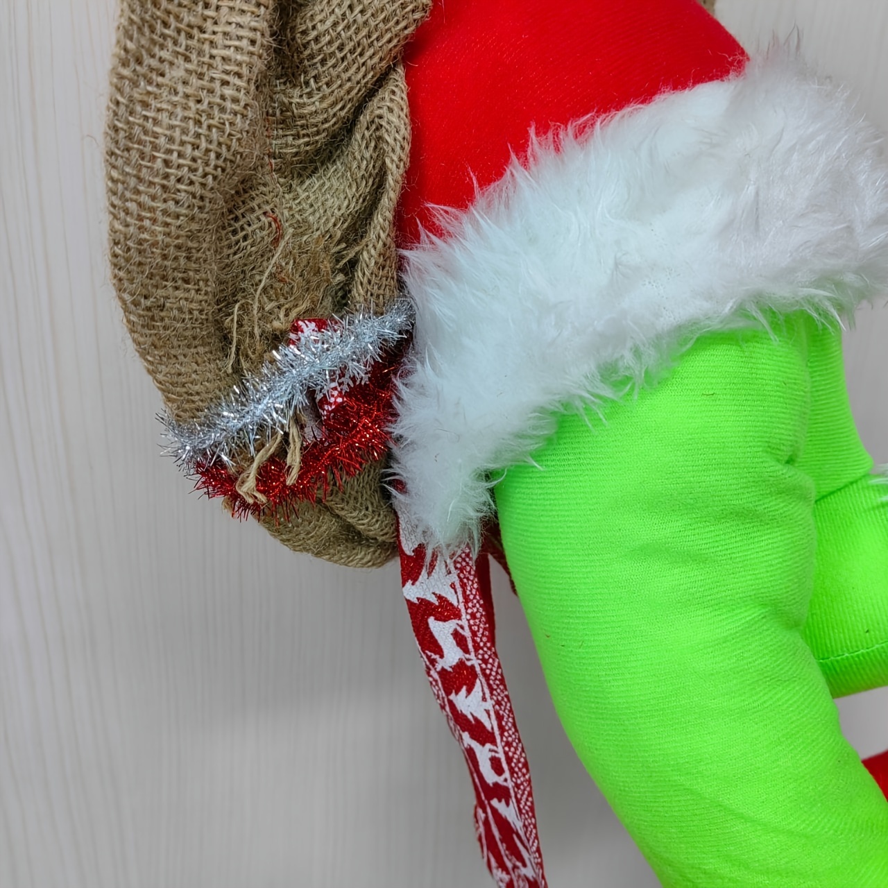 Décorations de Corps Elfe de Noël Étole Noël Toile de Jute Décorations de  Guirlande de Noël Toile de Jute Pose-able Jambes en Peluche pour les  Ornements d'Arbres (F-Elf) 