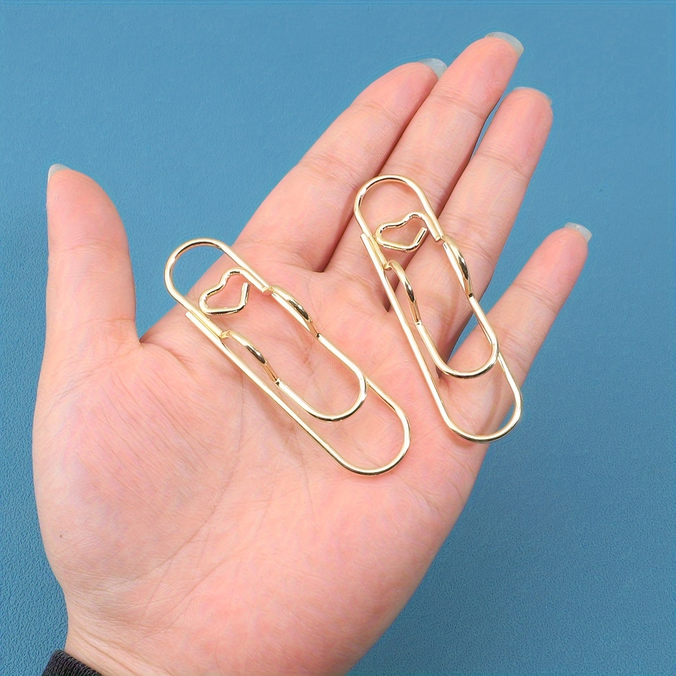 1pc/5pcs Metal Love Creative Paperclip Style Pen Holder, Simple Portable Student Notebook Holder Accessories Round Ballpoint Pen Clip