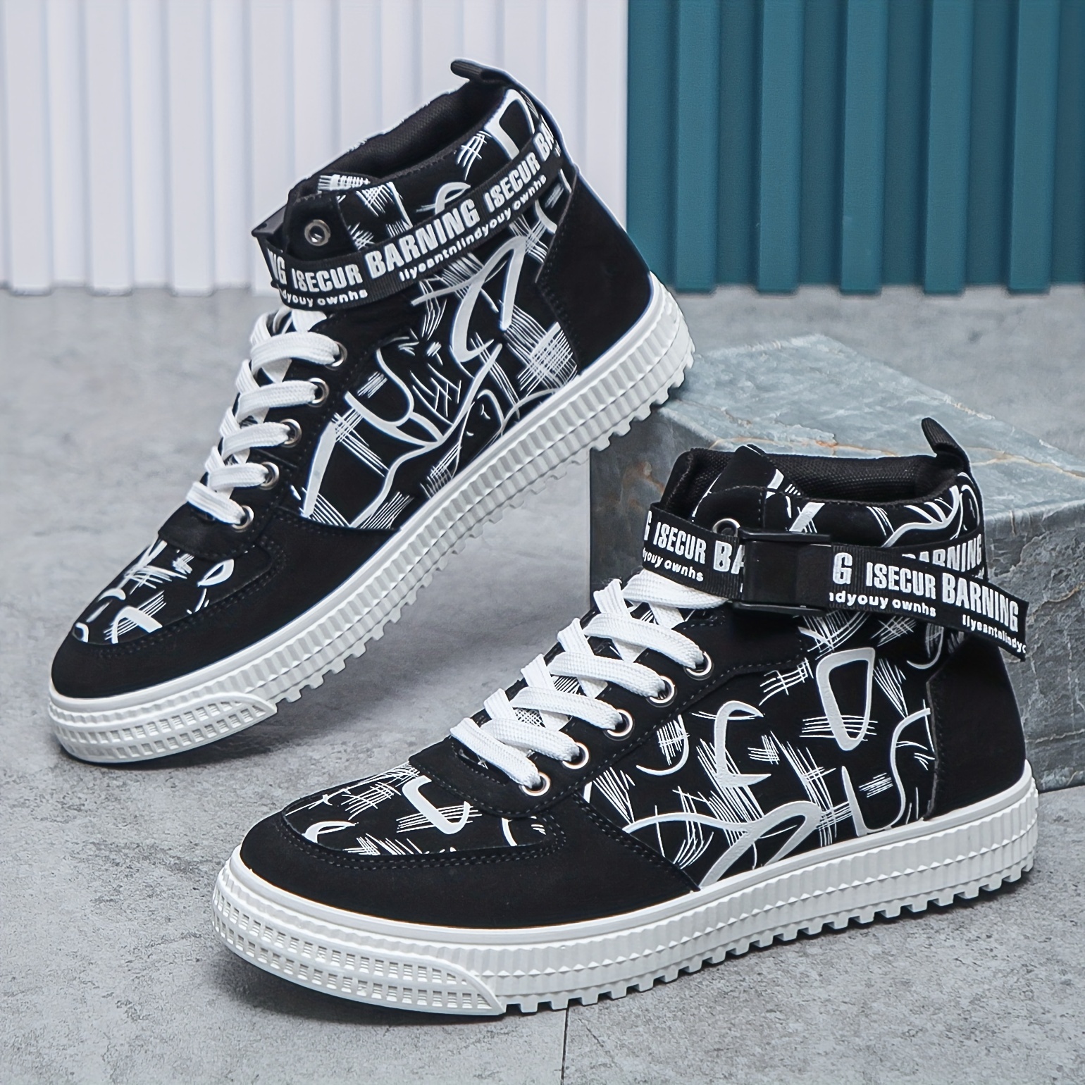 1pair Men's Breathable Graffiti Pattern Pu High Top Soccer Shoes