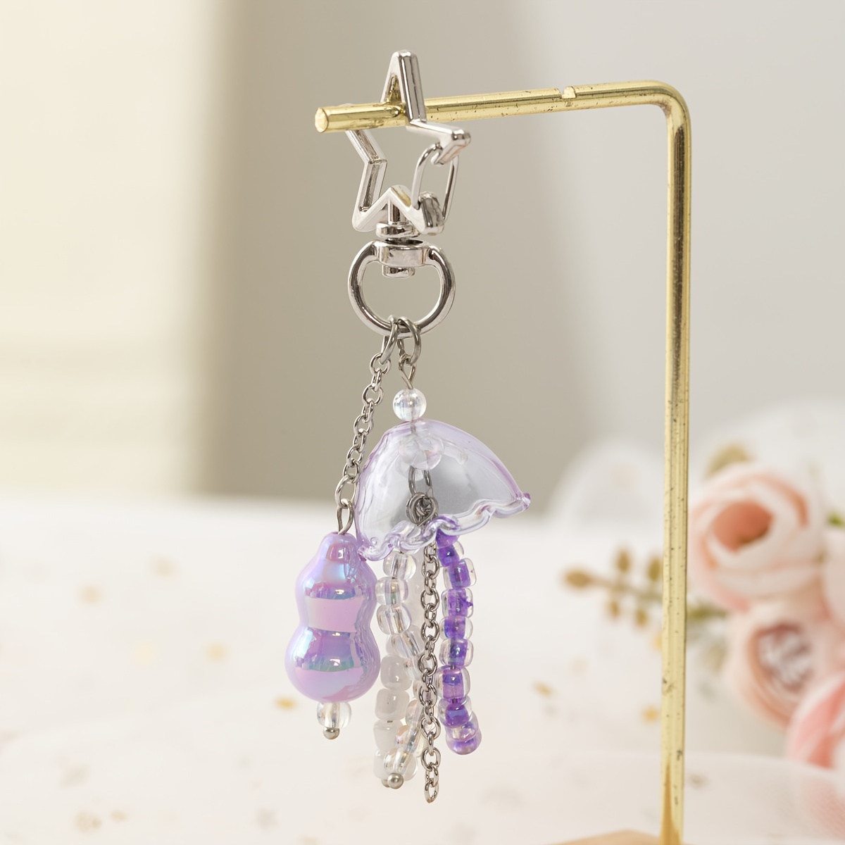 Women's flower decorative beaded charm fashion key chain is