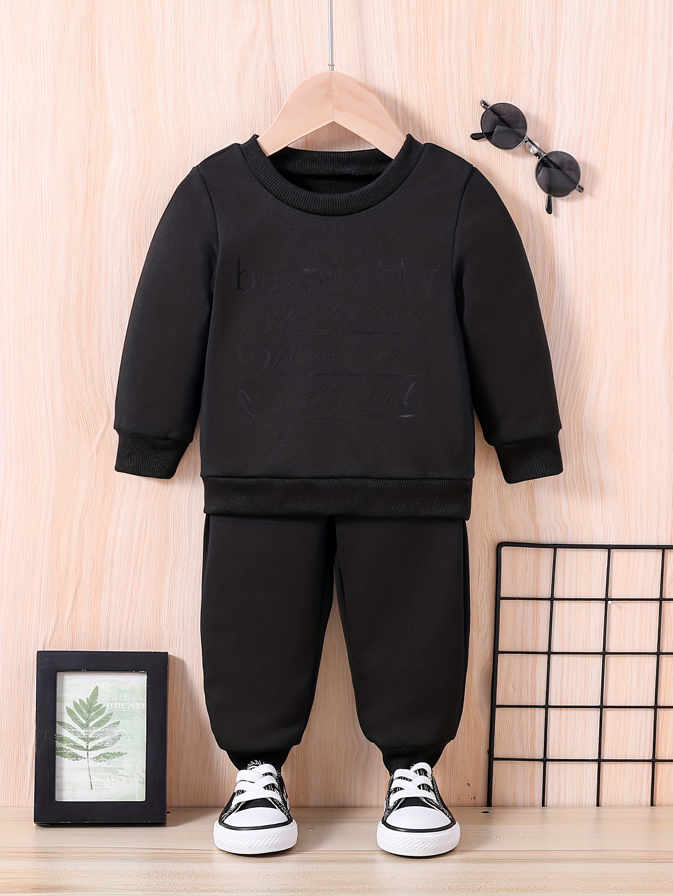 2pcs Baby Boy Letter Print Graffitied Black Sweatshirt and Sweatpants Set