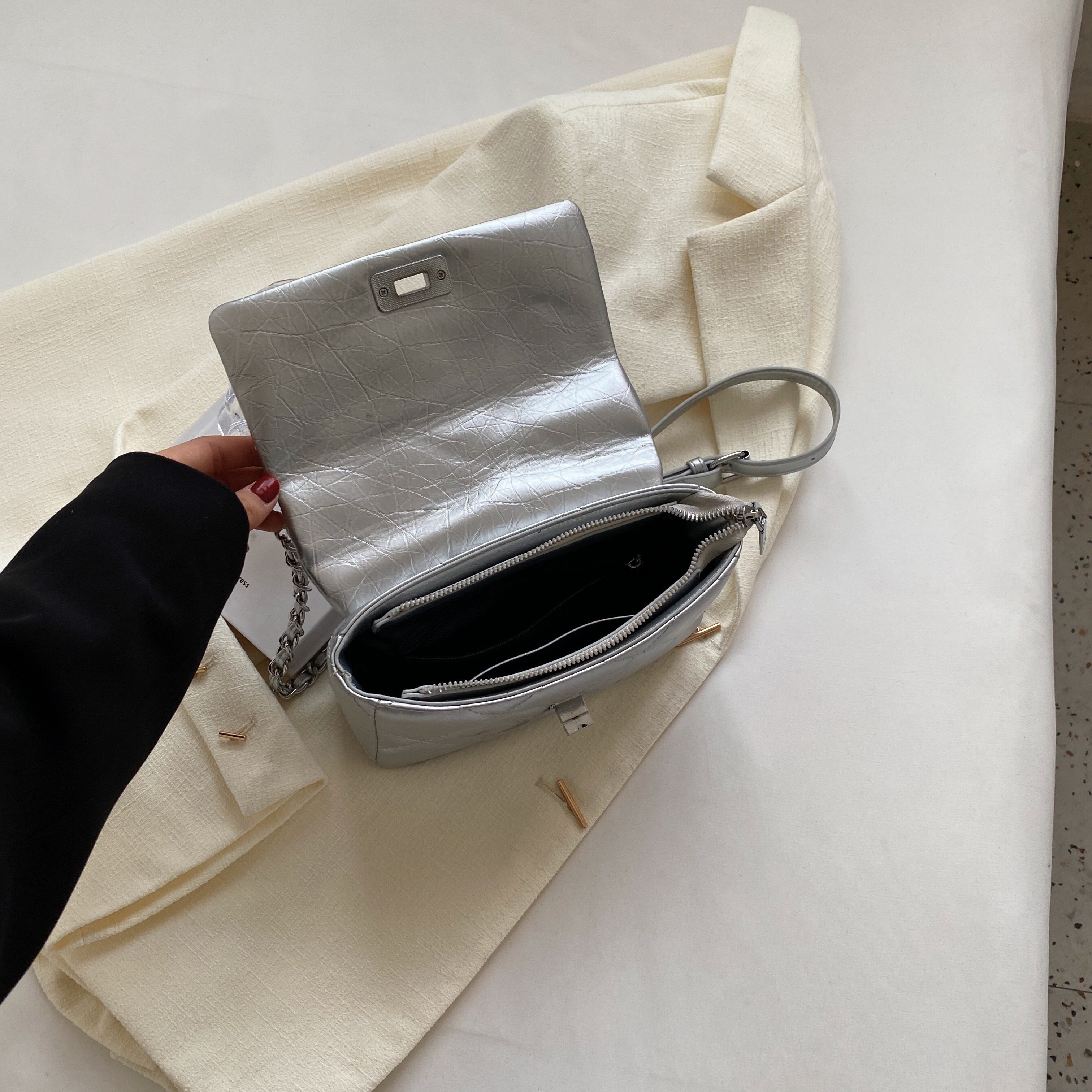 Men's Fashion Casual Retro Chest Bag, Argyle Large Capacity Waterproof  Shoulder Bag, Simple Pu Leather Crossbody Bag - Temu United Arab Emirates