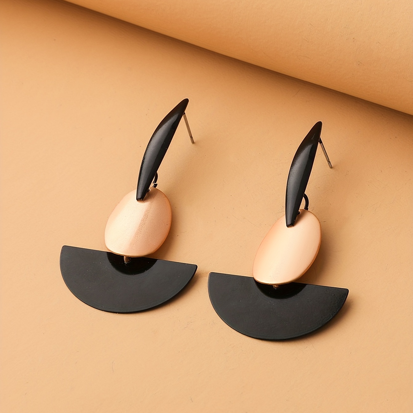 2pcs Men's Contrasting Stud Earrings