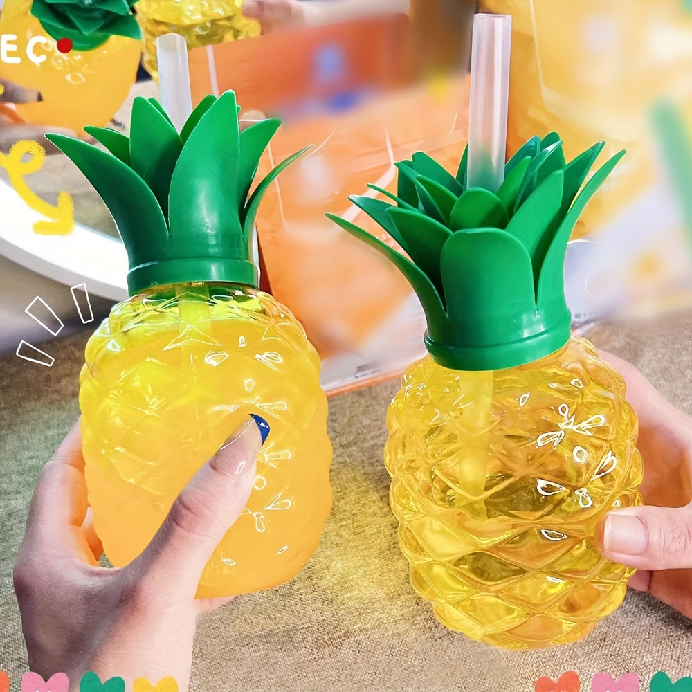 

1pc, 17oz/500ml Plastic Straw Tumbler, Creative Pineapple Strawberry Designed Drinking Cup, Suitable For Drinking Water And Fruit Juice At Home, School, Etc