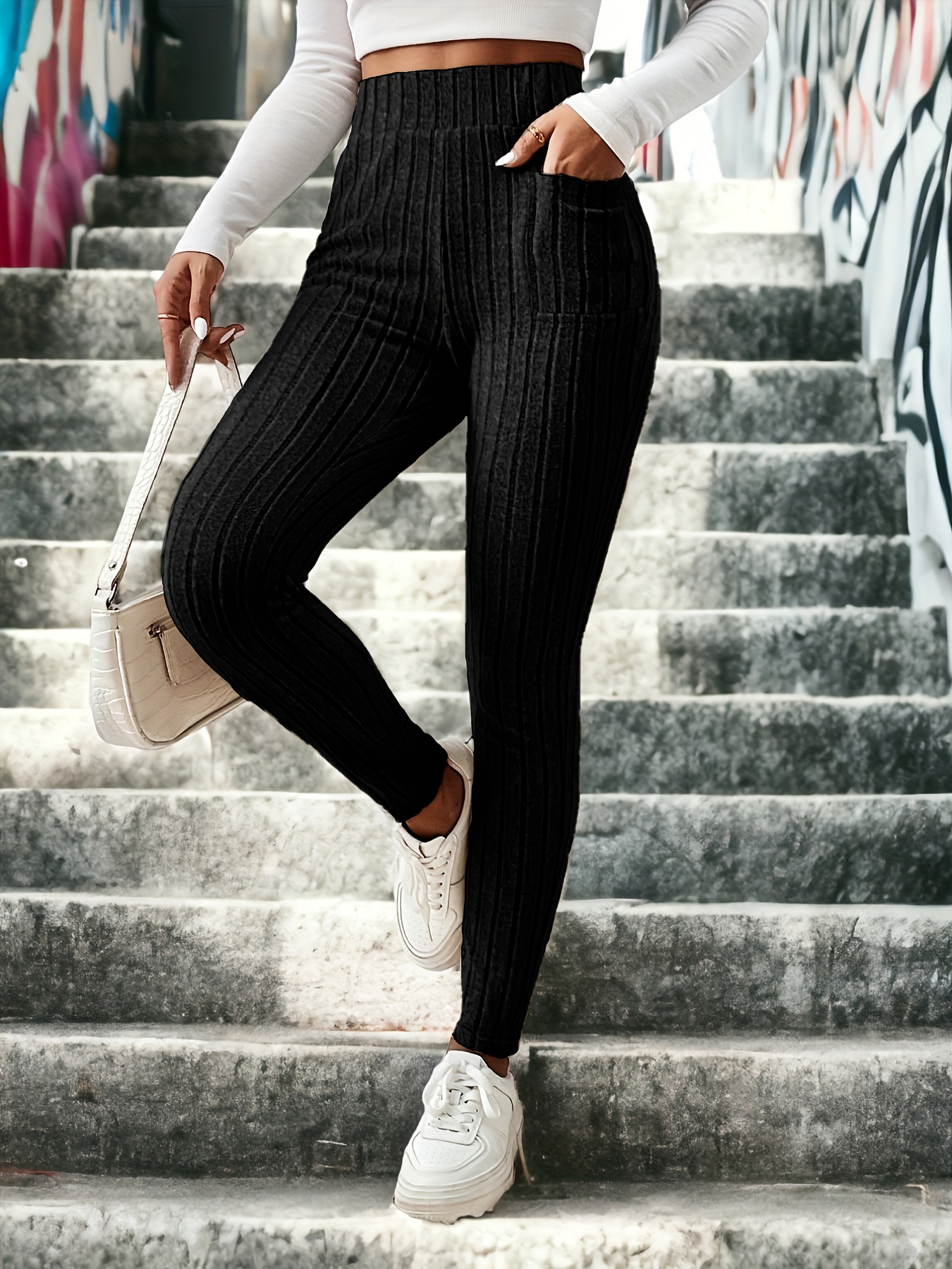 Women's knitted leggings - black