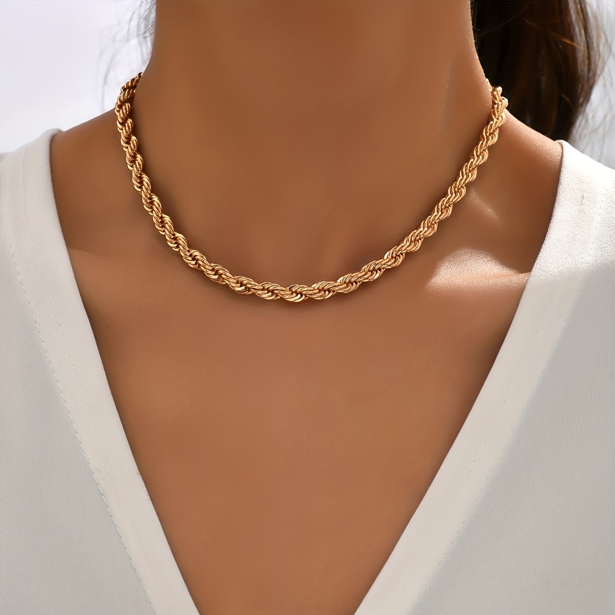 

Punk Twist Necklace Simple Elegant Collarbone Chain Trendy Golden Alloy Jewelry For Women Casual