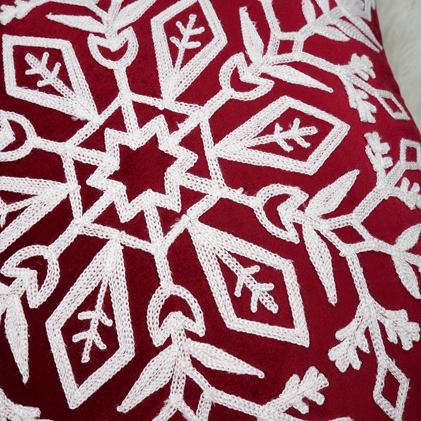 1pc Snowflake Embroidery Pillowcase, Soft Velvet Fabric