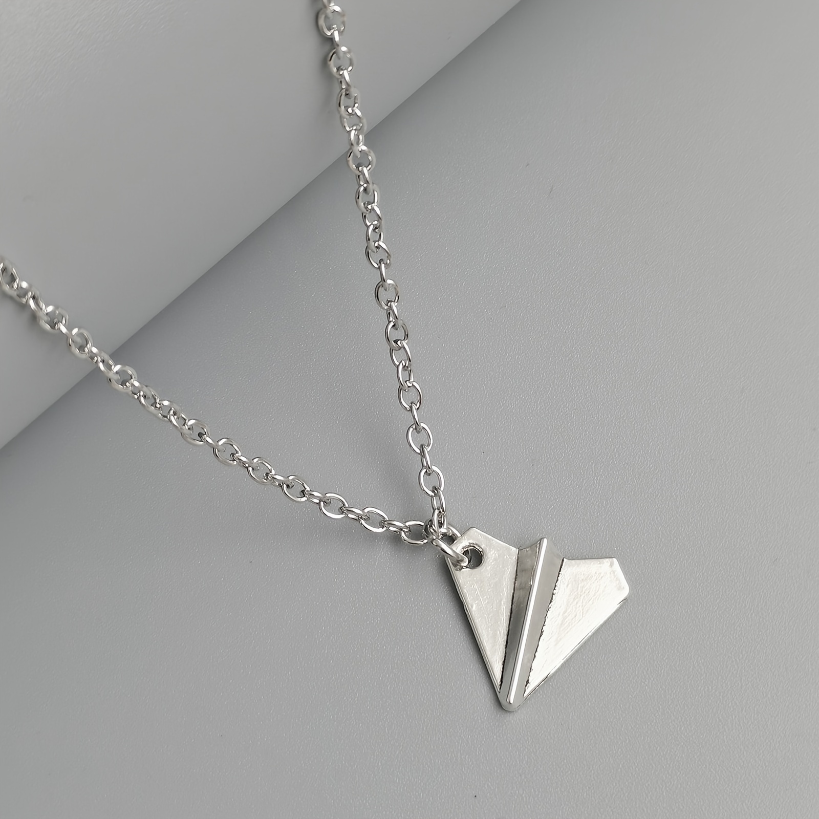 YOOE Triangle Origami Paper Airplane Necklace,Geometric Paper Plane Necklace Simple Triangle Paper Airplane Necklace for Women Couple Girls