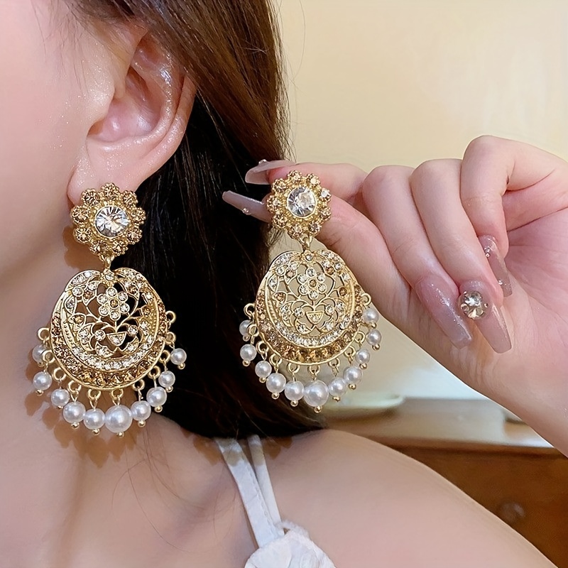 

A Pair Of Medieval Style Exaggerated Rhinestones-encrusted Pearl Round Hollow Drop Earrings Light Luxury Upscale For Women Party Banquet