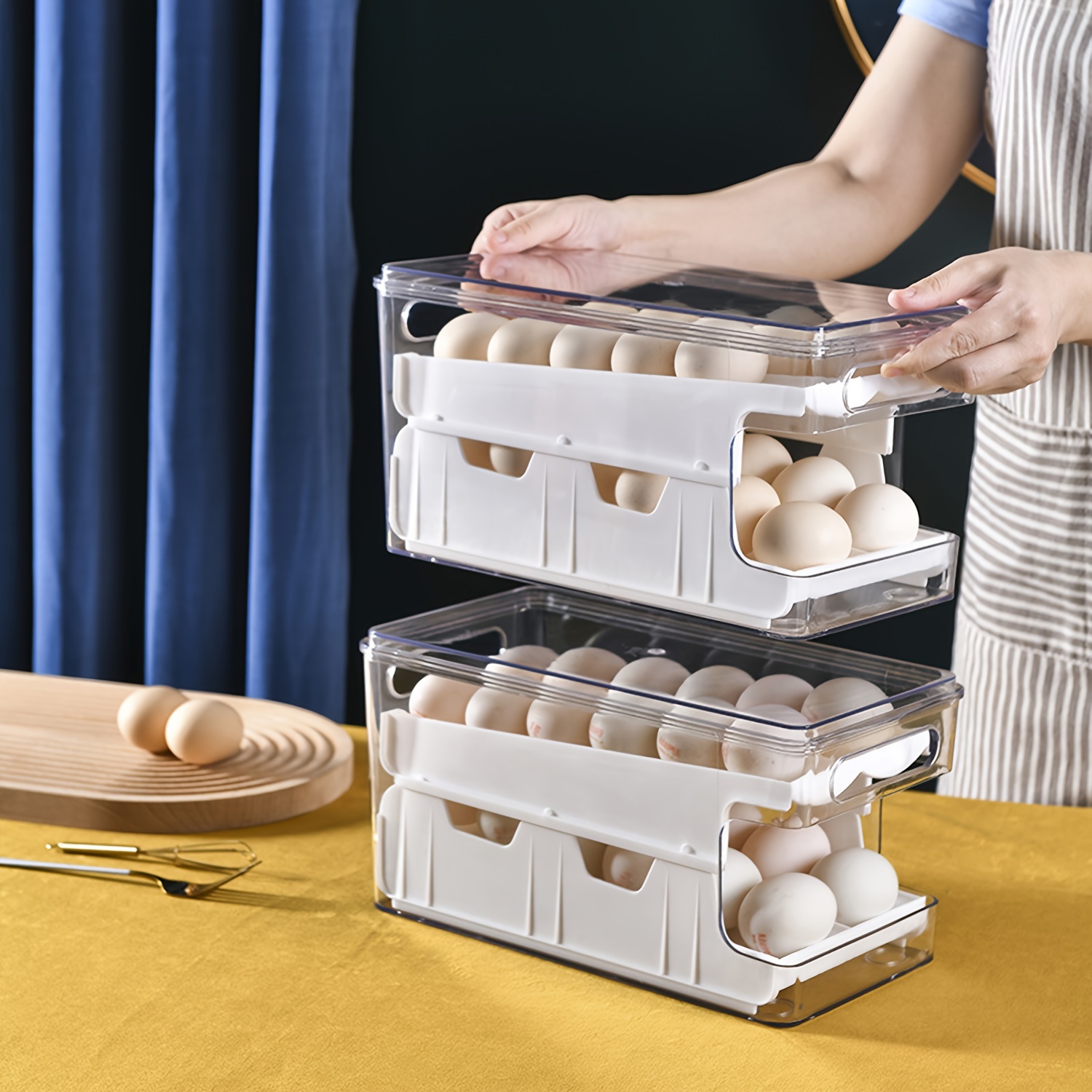 OXO Good Grips - Soporte para huevos de nevera con bandeja extraíble y tapa