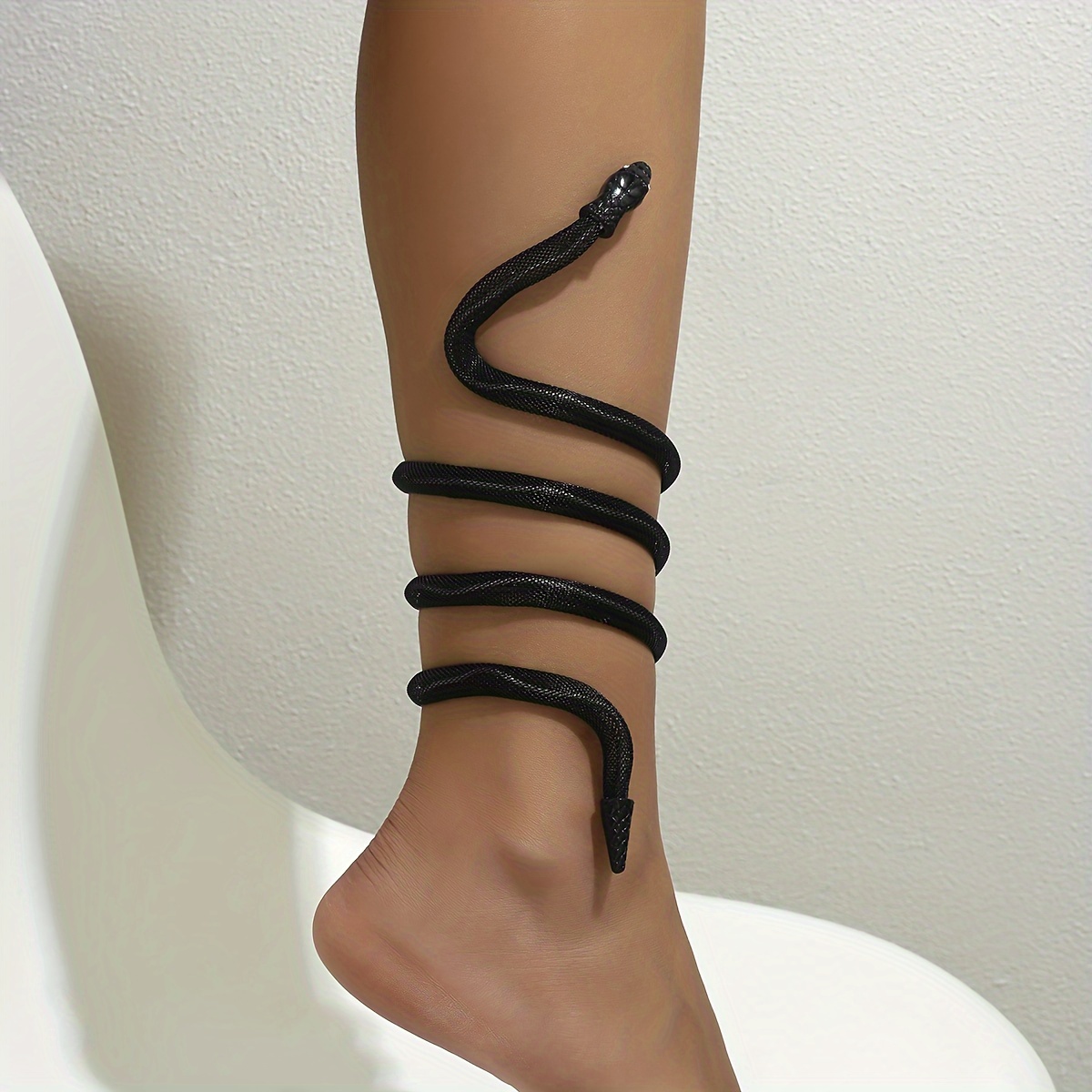 A Unique And Exaggerated Punk-style Black Snake Ankle Bracelet