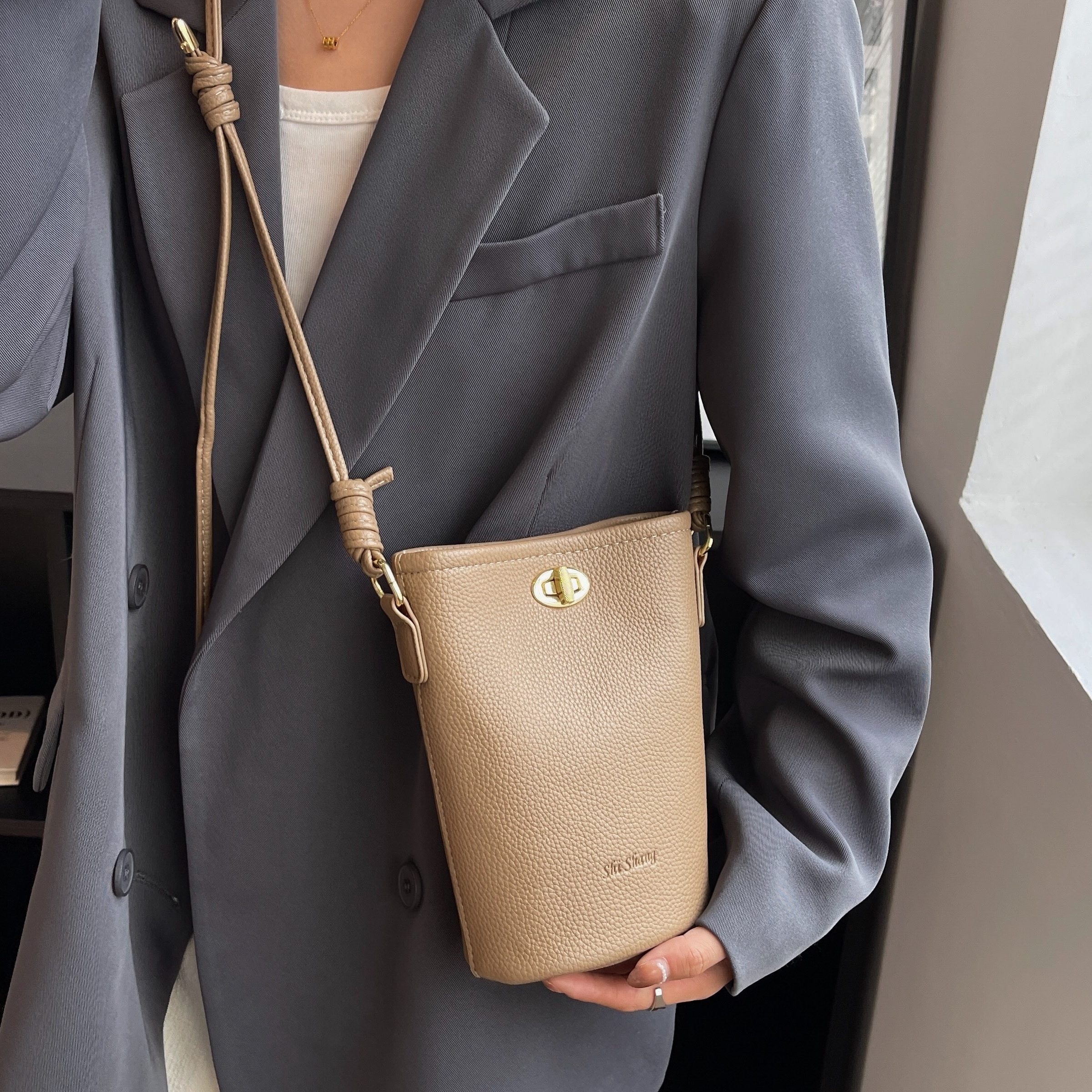Mini Litchi Embossed Bucket Bag, Twist Lock Crossbody Purse, Stylish  Shoulder Bag For Phone & Coin - Temu Germany