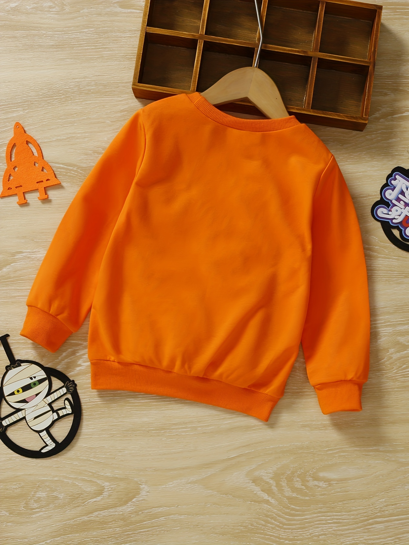 Hanes Youth 8/10 Halloween. Scarecrow Pumpkin Sweatshirt..Q42