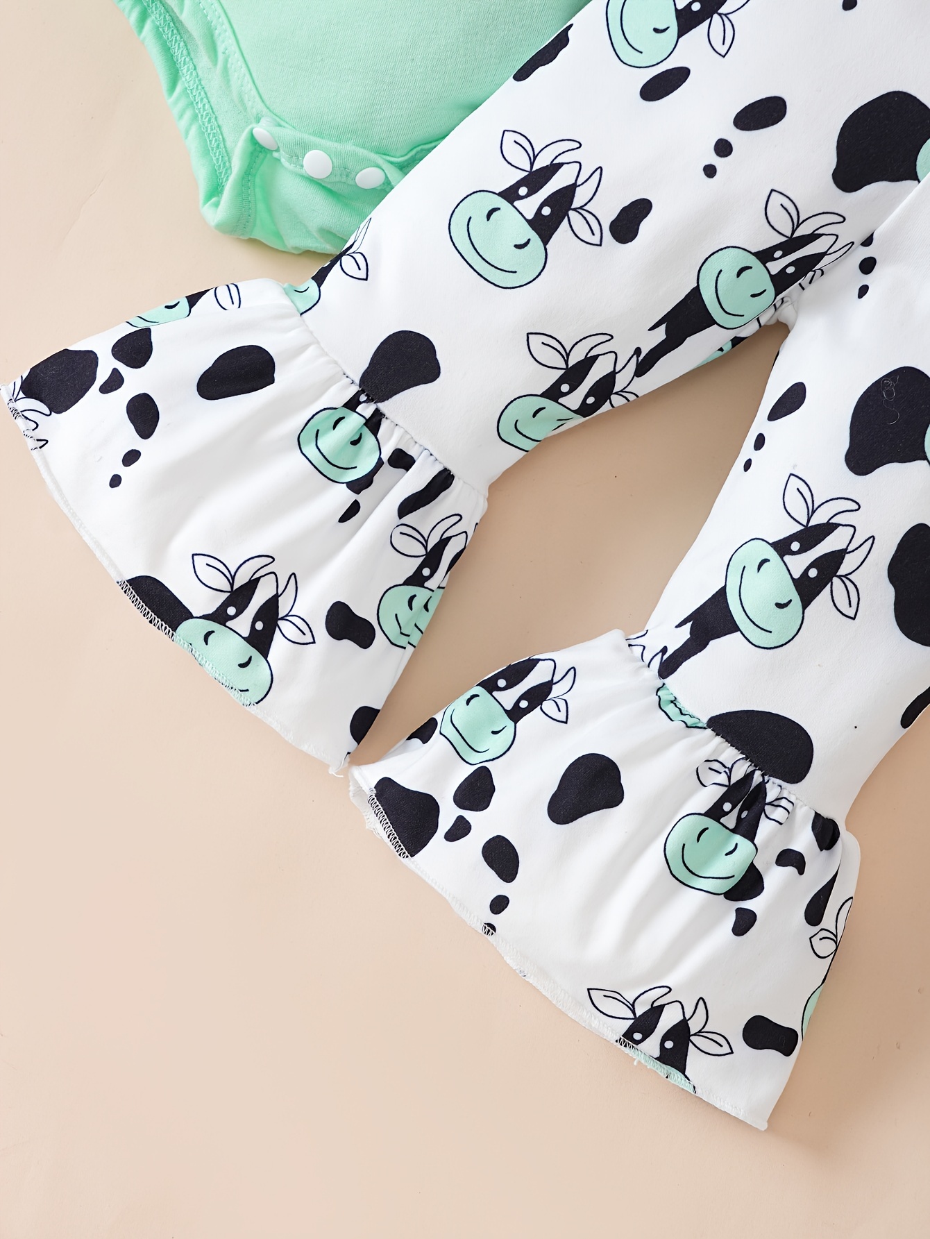 2pcs Baby Girl Letter and Cartoon Cow Print Long-sleeve Jumpsuit with Hat Set