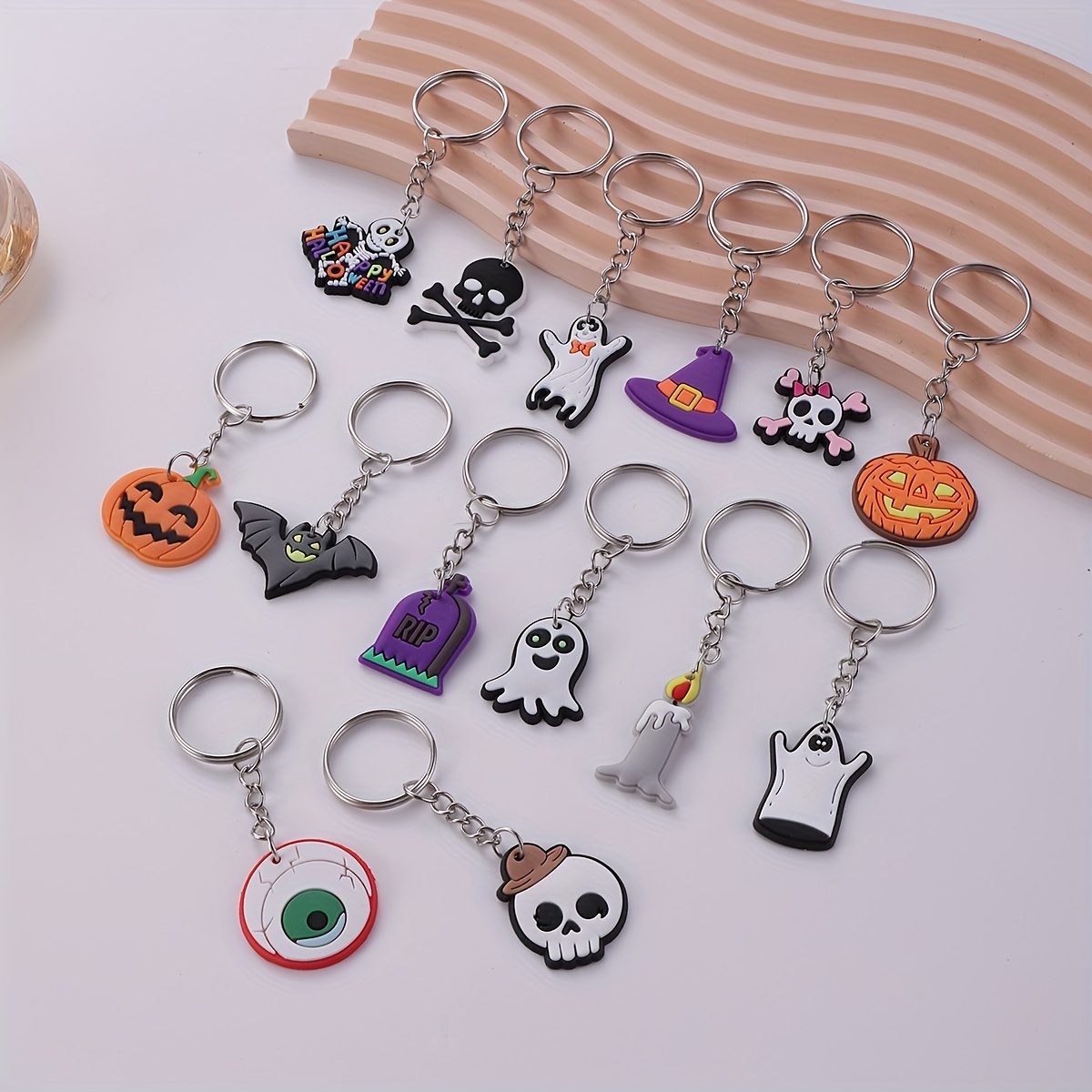 

14pcs Pvc Cartoon Ghost Pumpkin Bat Keychain Pendant Halloween Gift Backpack Accessories Pendant