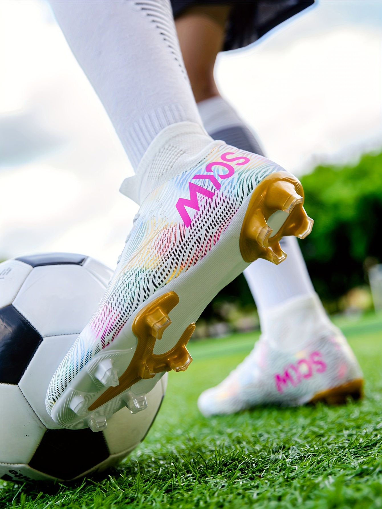 Crampons De Football Hauts Colorés Unisexes, Chaussures De Football Avec  Clous Longs, Baskets D'athlétisme Professionnelles Antidérapantes À Pointes  - Temu Belgium