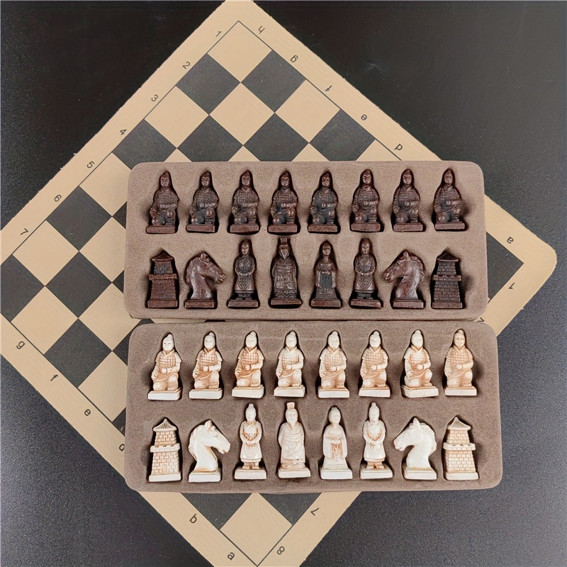 

Terra Cotta Warriors Antique Small Chess Pieces Chess Faux Leather Chess Board 27cm (10.63in) Handmade Characters Parent-child Games Entertainment Ornaments