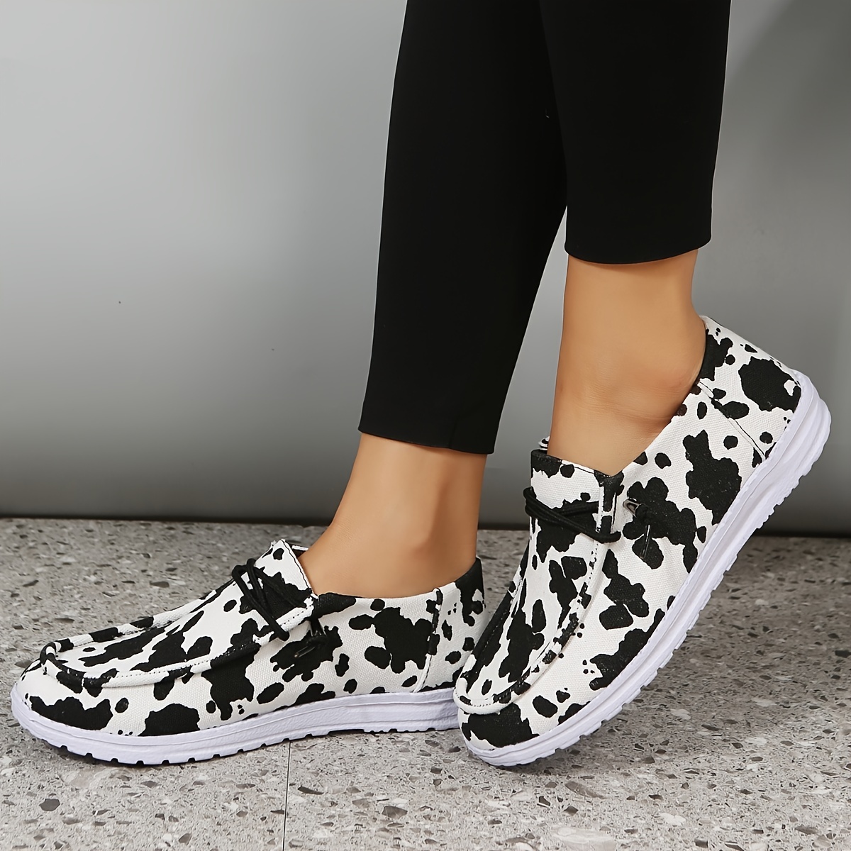 Women's Cow Print Low Top Canvas Shoes Comfortable Round Toe
