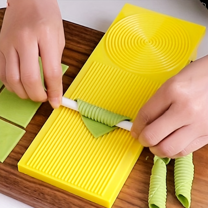 Combo Garganelli Board Set, Gnocchi Stripper And Scraper, Spaghetti  Macaroni Pasta Board, Plastic Rolling Cavatelli Pasta Maker, Gnocchi Roller,  Baking Tools, Kitchen Gadgets, Kitchen Accessories - Temu