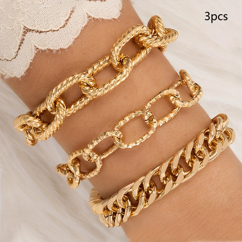 Golden chain store bracelet