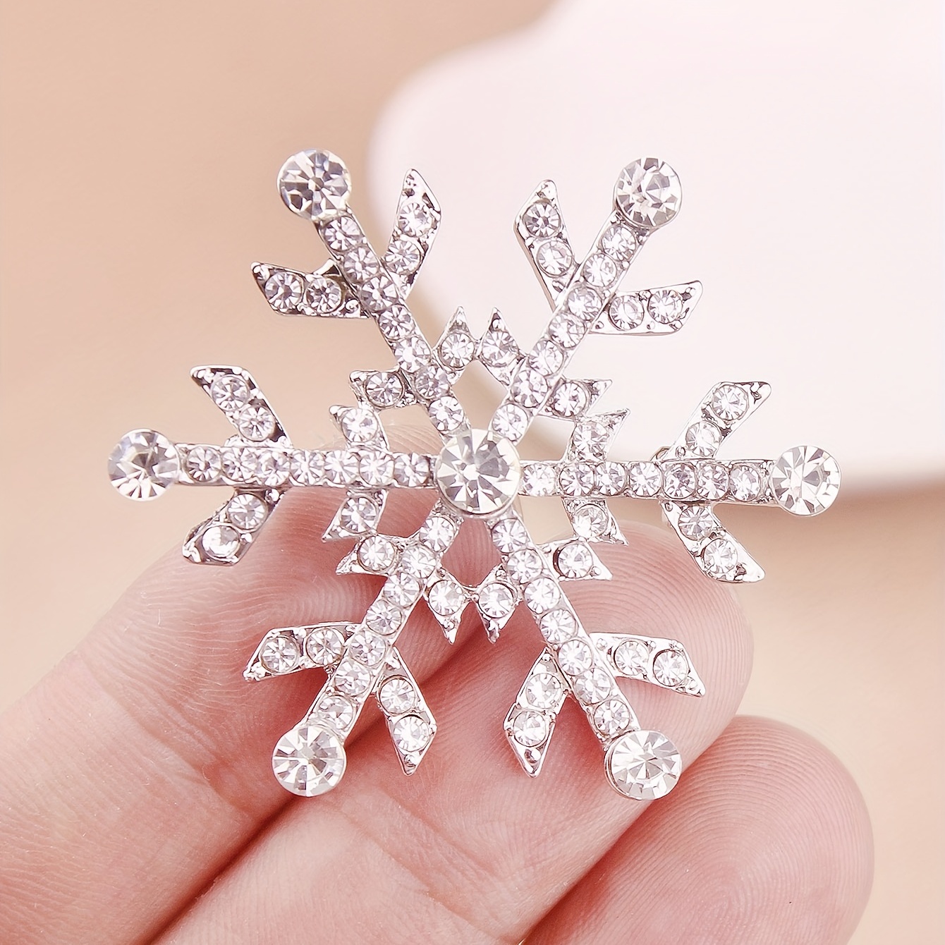 1pc White Rhinestone Christmas Snowflake Zinc Alloy Brooch Pin Super Shiny  Scarf Accessories Decoration Xmas Gift